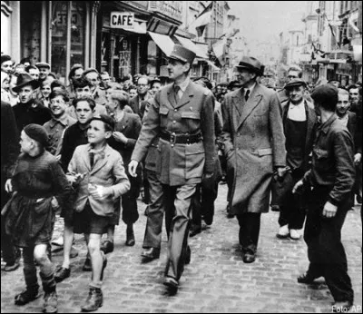 C'est la première ville libérée après le débarquement de Normandie. De Gaulle s'y rend aussitôt pour prononcer son premier discours sur le sol français. C'est ...