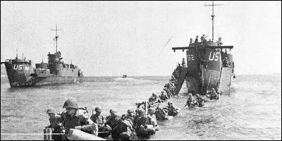 Le lendemain, 16 août, cette ville est la première à être libérée par les Alliés débarqués en Provence :