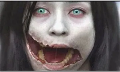 (suite) Un enfant qui marche seul la nuit peut la rencontrer avec un masque chirurgical. Kuchisake-onna lui demanderait "Suis-je belle ?". Si l'enfant répond "Non", elle le tue ou lui fait subir le même sort qu'elle. Si l'enfant répond "Oui", elle baisse son masque et demande "Même comme cela ?".
Que faut-il répondre ?