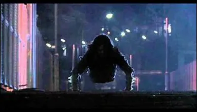 Teke Teke est l'esprit vengeur d'une écolière poussée sur les rails d'un train et coupée en deux. Elle se balade avec une faux et se déplace avec la force de ses bras (ça provoque un son qui fait "teke teke".)
Que se passe t-elle si on la croise ?