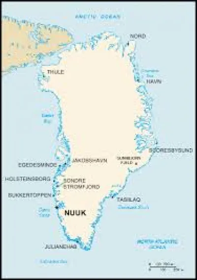 La superficie du Groenland fait environ 5 fois celle de la France métropolitaine, combien y a-t'il d'habitants ?