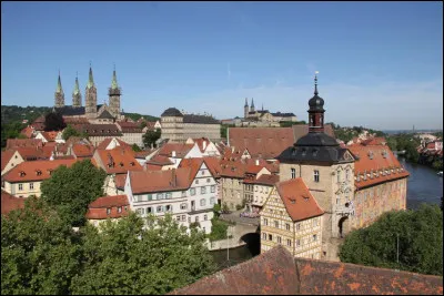 Ville allemande du nord de la Bavi&egrave;re, en Haute-Franconie :