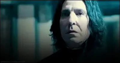 Il fait une tête bizarre. Que dis-tu ?