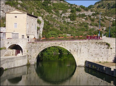 Si les Bretons étaient forts en pommes, les Romains, eux, étaient forts fanfarons en ponts de toutes sortes : où est celui-ci ?