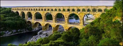 On le nomme "le" pont du Gard : mais en réalité, combien sont-ils, les ponts qui conduisent l'aqueduc jusqu'à Nîmes ?