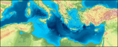 La Méditerranée a des hauts-fonds et des fosses profondes. Me croirez-vous ? La plus profonde est la fosse de Matapan avec 5 124 m. Où se situe-t-elle ?