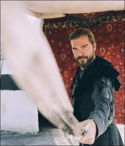 Qui est le commandant des Alp dans la tribu de Ertuğrul (saison 3 ) ?