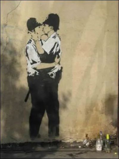 Roulée pour une mise en bouche, je suis mécanique pour une mise en fouille. Je suis