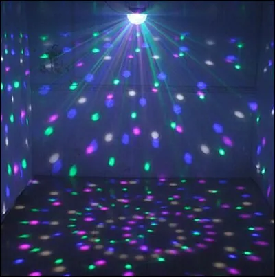 Mon 1er est un caillou
Mon 2e recouvre
Mon 3e est moche
Mon tout est un chanteur qui a interprété :