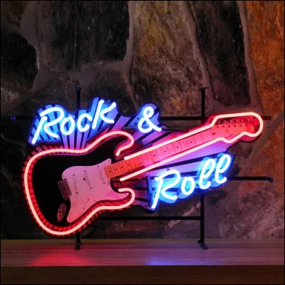 Mon 1er est un des frères Dalton
Mon 2e est un chien
Mon tout est un chanteur qui a interprété :