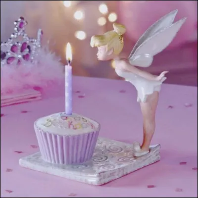 Puis, soudain, tu te souviens, c'est l'anniversaire de ta petite sur ! Elle fête son 7e anniversaire !