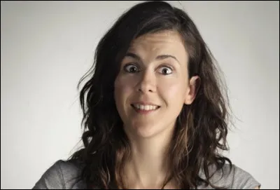 Quel métier cette humoriste pratiquait-elle avant de se lancer dans ses premiers spectacles ?