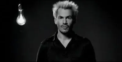 Comment s'appelle le chanteur à qui on doit le tube "Savoir aimer" ?