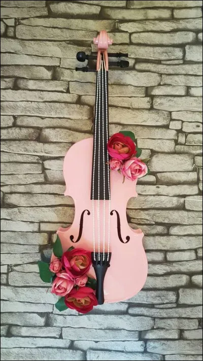 Mon 1er est une maison provençale
Mon 2e offrit
Mon tout est une chanteuse ayant interprété :