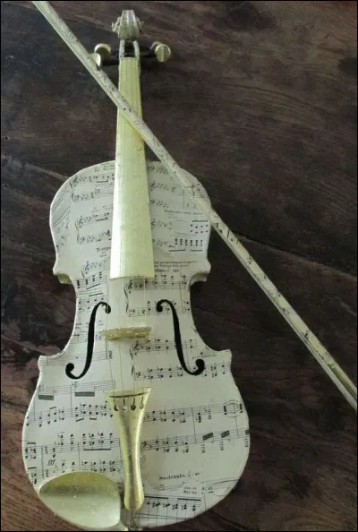 Mon 1er est une note de musique
Mon 2e est une compagnie pétrolière
Mon 3e est un tonneau
Mon 4e est un bénéfice ou un gros lot
Mon tout est un chanteur ayant interprété :