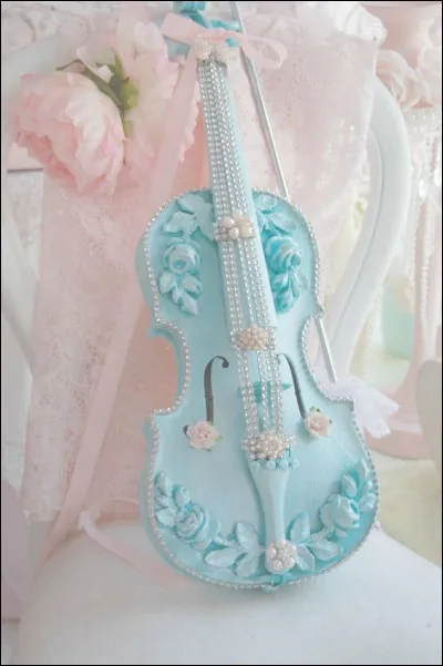 Mon 1er est crevé
Mon 2e est cela
Polnareff a dit qu'on ira tous à mon 3e
Mon tout est une chanteuse ayant interprété :