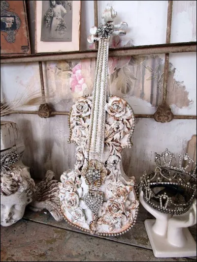 Mon 1er est une ancienne monnaie
Mon 2e remue pour manifester la joie
Mon 3e est le dieu de l'Islam
Mon 4e est votre dernier si vous avez l'argument le plus fort
Mon tout est un chanteur ayant interprété :