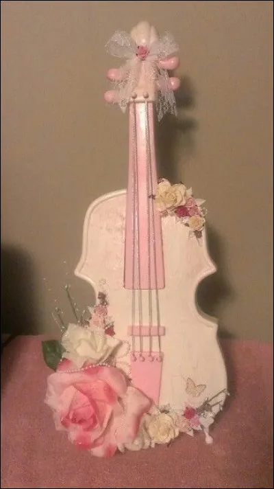 Mon 1er rend justice à sa manière
Mon 2e a des pales et est indispensable à l'hélicoptère
Mon tout est le compositeur de la musique du film :