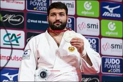 Comment s'appelle l'autre finaliste de la dernière competition 
 internationale que remporta Teddy Riner.