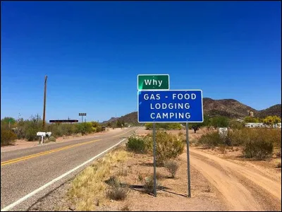 Oui, oui, c'est bien cela : le nom de cette ville apparaît sur le panonceau vert ! Et ne me demandez pas "pourquoi ?", car c'est moi qui vous le demande...
