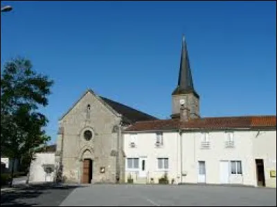 Nous sommes &agrave; pr&eacute;sent en Nouvelle-Aquitaine devant l'&eacute;glise Saint-Hilaire de Boussais. Commune de l'ancienne r&eacute;gion Poitou-Charentes, elle se situe dans le d&eacute;partement ...