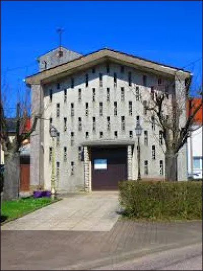 Voici l'&eacute;glise Saint-Barth&eacute;l&eacute;my de Lixing-l&egrave;s-Saint-Avold. Commune du Grand-Est, elle se situe dans le d&eacute;partement ...