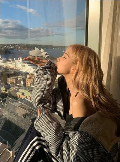 Pour quel single a-t-elle collaboré avec G-Dragon ?