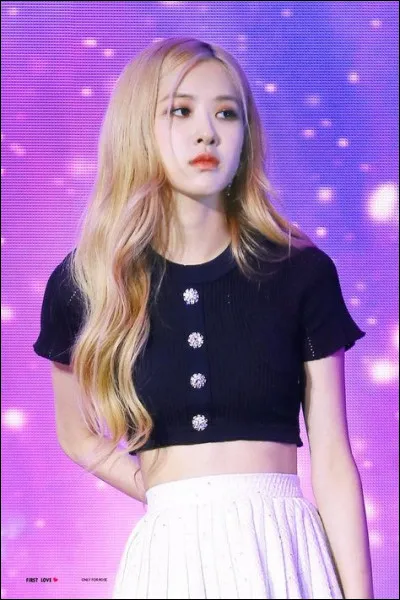 Lorsque le groupe BLACKPINK est apparu pour la première fois dans l'émission Weekly Idol, qui a affirmé que Rosé ressemblait à son père ?