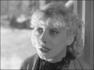 Elle a débuté avant 1914 dans des revues et au théâtre, puis vient au cinéma ; elle joue dans "Les Bas-fonds" de Renoir, dans "Arsène Lupin détective", dans "Le Patriote" de Maurice Tourneur : c'est ...