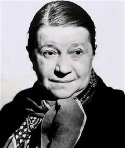 Elle a débuté très jeune au théâtre et au music-hall ; au cinéma, connue pour les rôles de soubrette ou de concierge, elle joue dans "Le Roman d'un tricheur" de Sacha Guitry, "Gribouille" de Marc Allégret : c'est ...