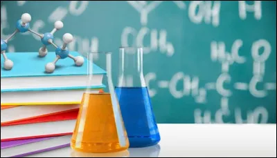 Un ion chargé négativement est :