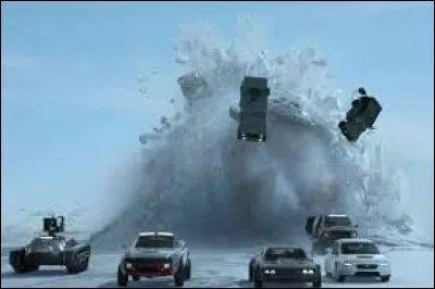 Dans quel pays se déroule le début de l'histoire de "Fast and Furious 8" ?