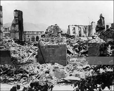 Dans quel pays se situe la ville "Guernica" ?