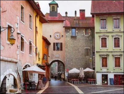 Mon 1er est un bourricot
Mon 2e est une note de musique, qui marque aussi la condition
Mon tout est une ville dans le département :