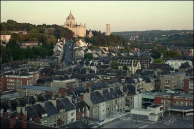 Mon 1er est le prénom de Taylor, la star 
Si vous êtes courageux, n'ayez pas froid à mon 2e.
Mon tout est une ville dans le département :