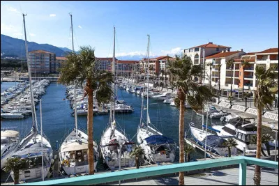 Mon 1er demande du talent
Mon 2e est un amusement
Mon 3e s'attache au collier de Médor
Mon tout est une ville dans le département :