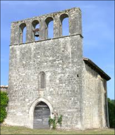 Nous commençons notre balade devant l'église Saint-Pierre de Laussou. Village Lot-et-Garonnais, il se situe en région ...