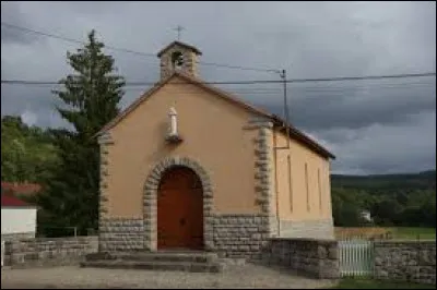 Vous avez sur cette image la chapelle de Saugeot. Petit village Jurassien de 66 habitants, il se situe dans l'ancienne région ...