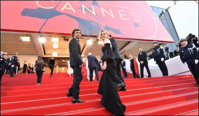 La principale récompense du festival de Cannes est la Palme d'or. Elle se présente sous quelle forme ?