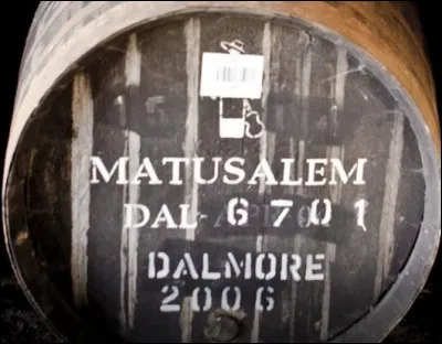 Dans la fabrication du whisky et de la bière, on utilise les mêmes ingrédients puis maltage, brassage et fermentation. Quel processus obligatoire de fabrication les différencie ?