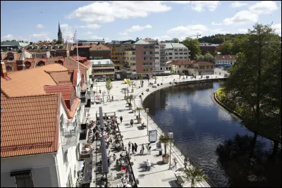 La ville de Borås, peuplée de 65 000 habitants, située dans la province du Västergötland, se trouve ...