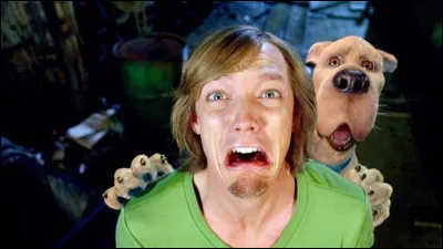 Dans le film de 2002, comment s'appelle le fantôme que le Scooby Gang pourchasse au début du film ?