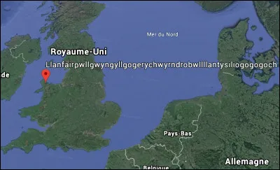 Saviez-vous que le village avec le plus long nom d'Europe se situe au Royaume-Uni ? 
Son nom est : Llanfairpwllgwyngyllgogerychwyrndrobwllllantysiliogogogoch.
Sur quelle île se situe ce village ?
