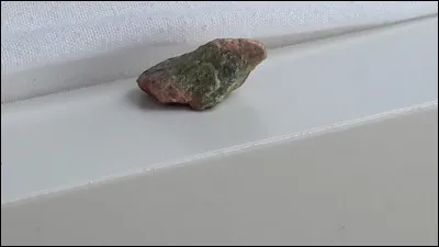 Quelle est cette jolie pierre vert et orange ?