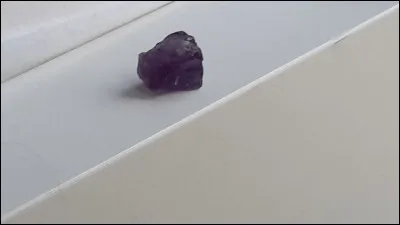 Allez, une facile ! Elle est violette !