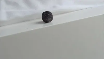 Difficile ? Allez, vous êtes arrivés jusque là, ne vous en allez pas ! 
Quelle est cette pierre ? (J'ai mis des propositions faciles !)