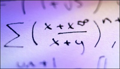 Et si un carré a un côté de 8 cm, quelle est son aire ?