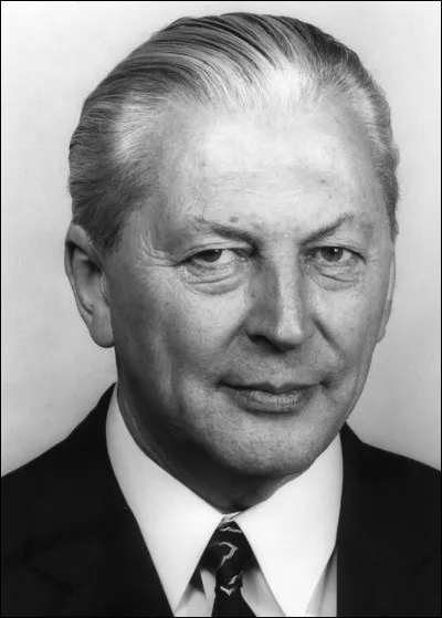 Cet homme politique allemand, membre actif du parti nazi à partir de 1933, puis, après la Seconde Guerre mondiale, de la CDU, chancelier fédéral d'Allemagne de l'Ouest de 1966 à 1969, c'est ... Keisinger