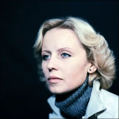 Cette actrice polonaise, connue pour avoir tenu le premier rôle dans plusieurs films d'Andrzej Wajda, dont "L'Homme de marbre" et "L'Homme de fer", joue également dans "Espion, lève-toi" d'Yves Boisset : c'est ... Janda.