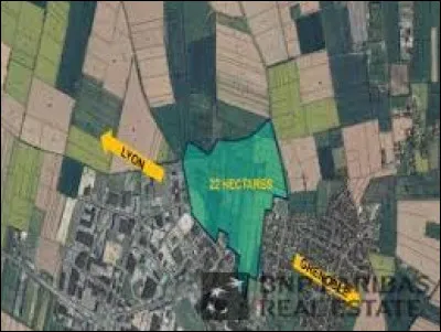 Lequel des terrains est le plus grand ?